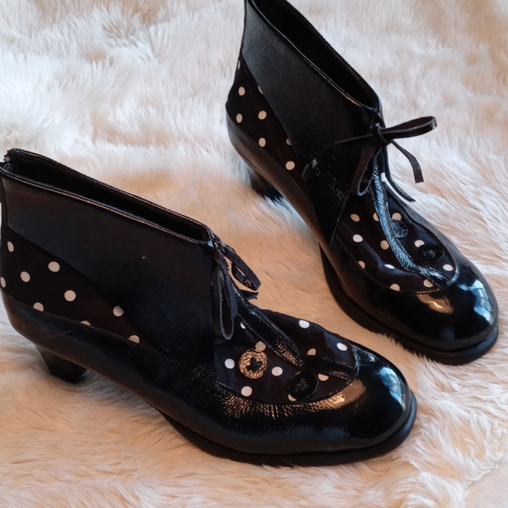 Mango Designer Shoes Size 40 Made in Isreal.